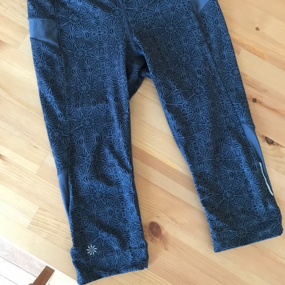 Athleta Gray Print Capri